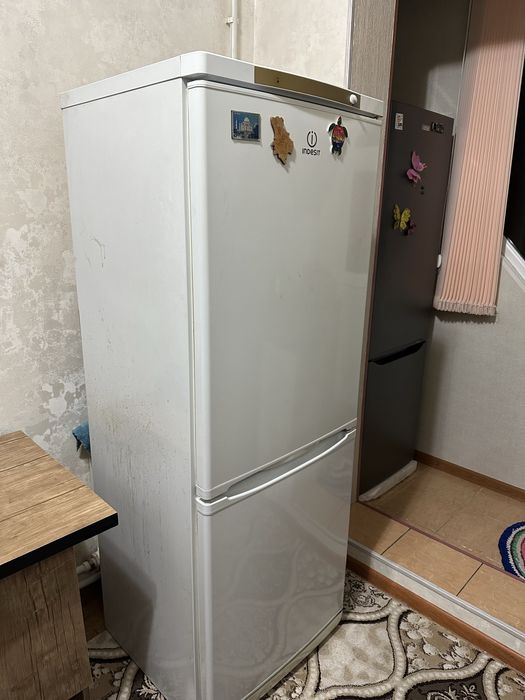 Продам холодильник Indesit б/у