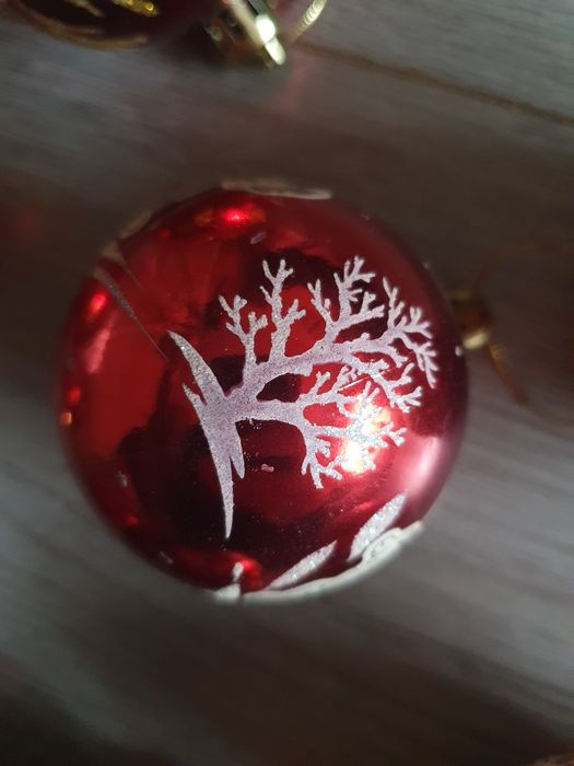 Globuri pictate manual