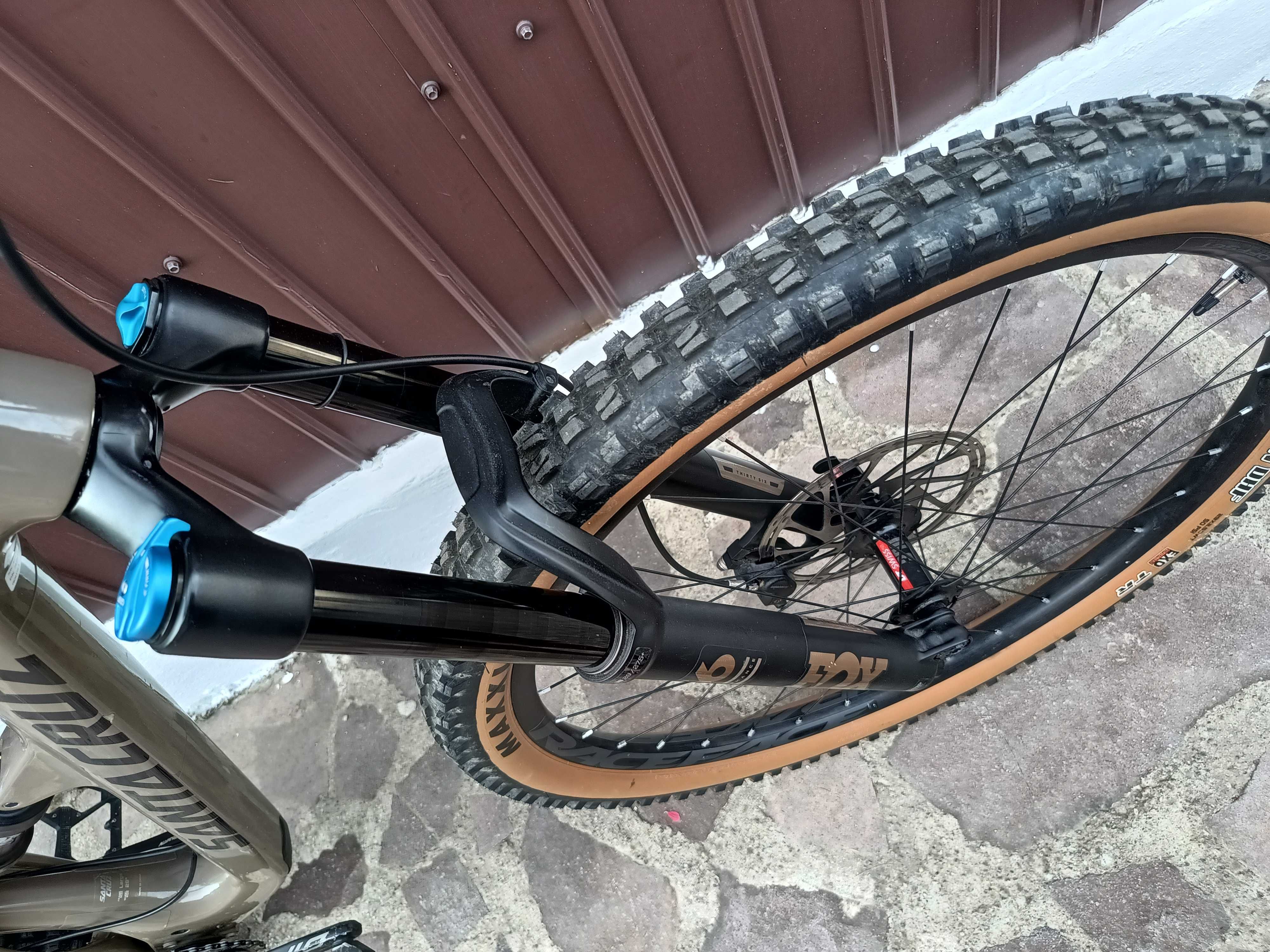 Full suspension enduro carbon