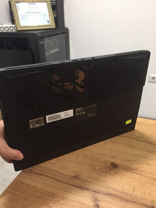 Лаптоп Gigabyte 17 inch