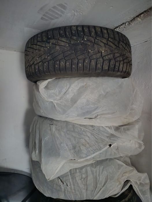 Шины продам.