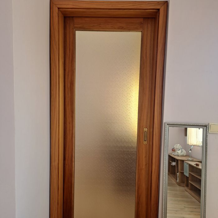 Плъзгаща интериорна врата