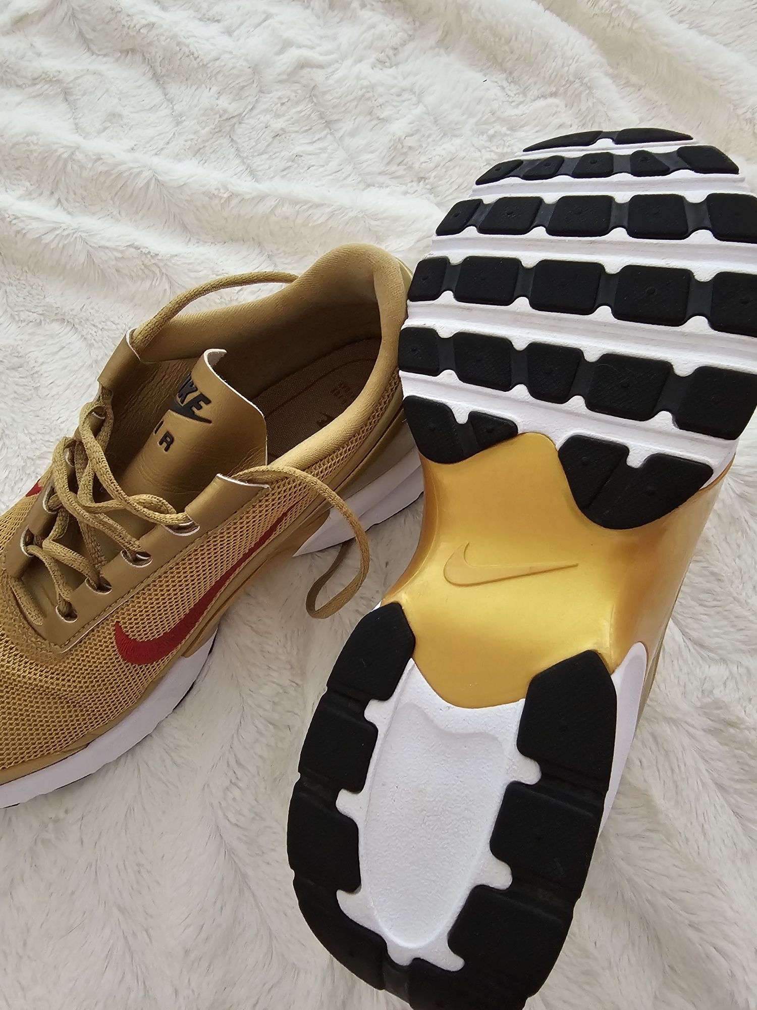 Дамски маратонки Nike