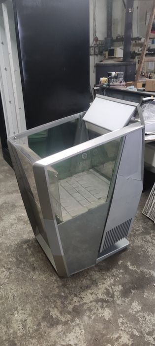 Промоционална хладилна витрина