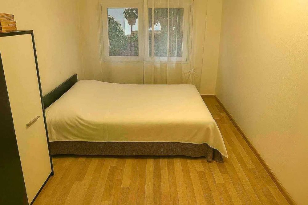 Vând apartament 5 camere, 100 mp, decomandat, 2 băi + 2 balcoane