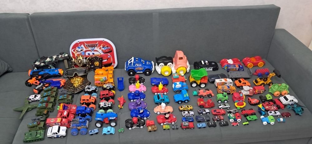 Продам машинки ( игрушки )