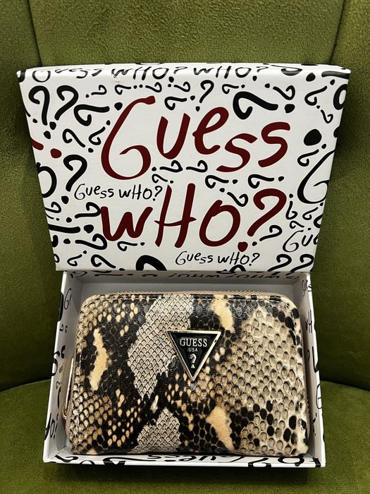 Portofel dama Guess culoare deosebita