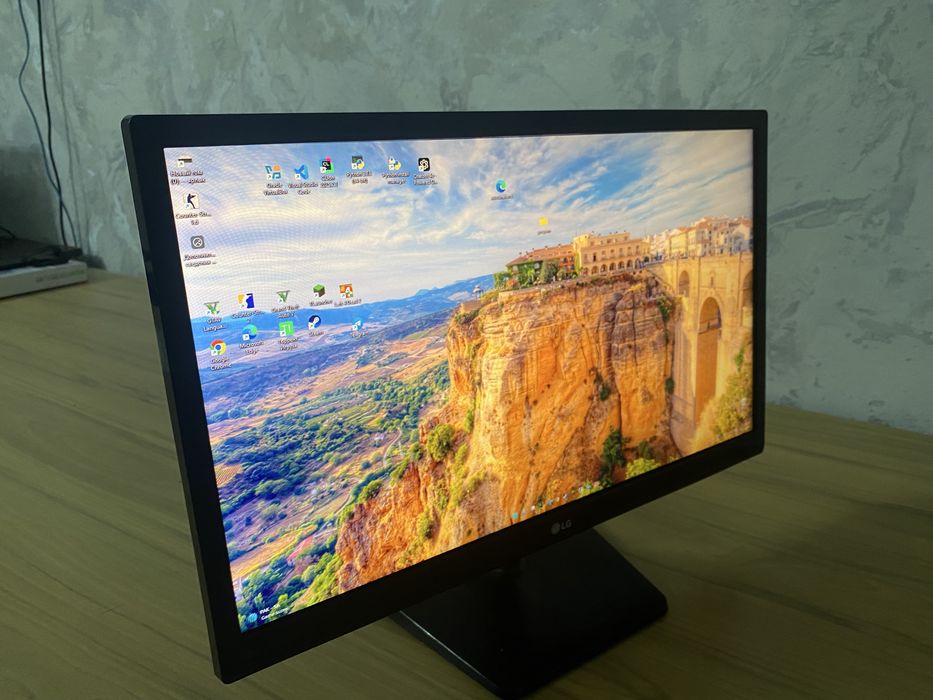 Компьютер игровой 10-го поколения [Core i3-10100F]+монитор LG 22 СРОЧН