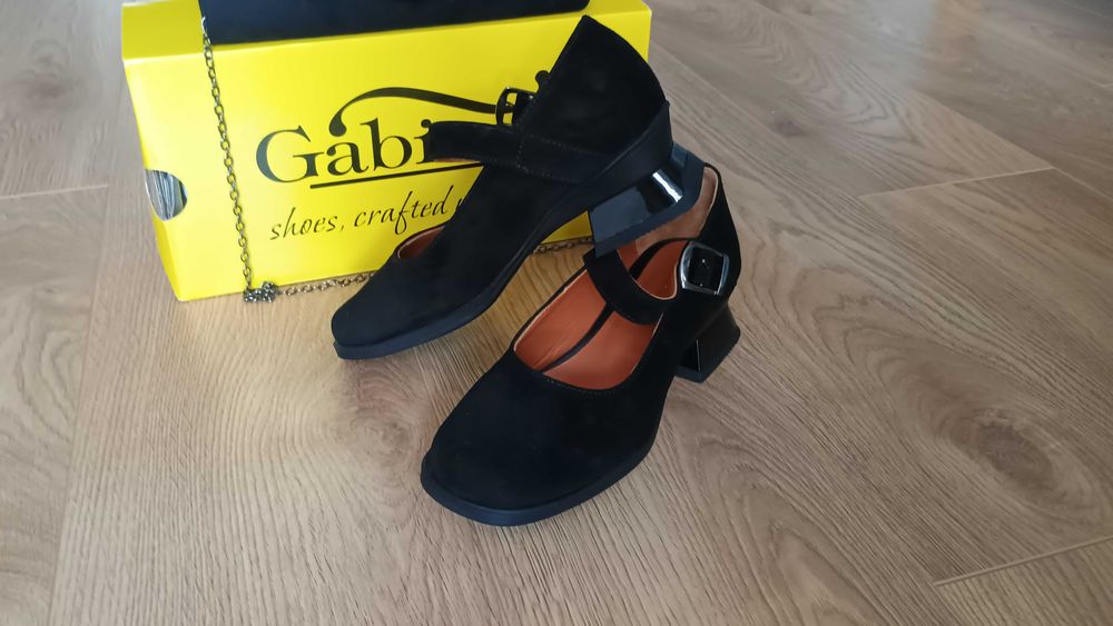 Обувки естествен велур номер 36