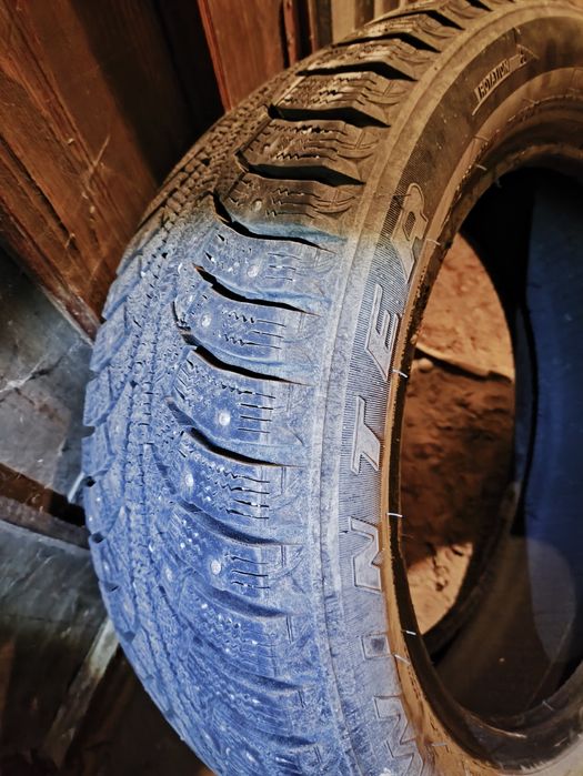 Продам зимнюю шипованную резину Трианджл - 4 шт