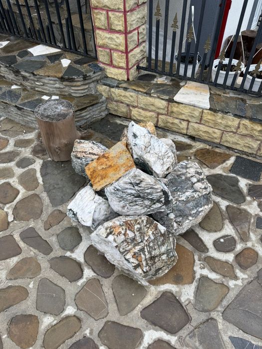 Piatra naturala de munte + montat + transport oriunde in tara