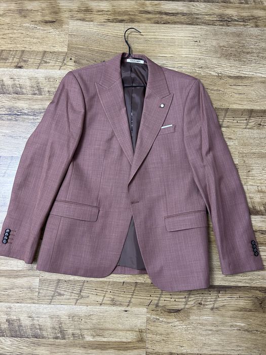 Costum visiniu de ocazie