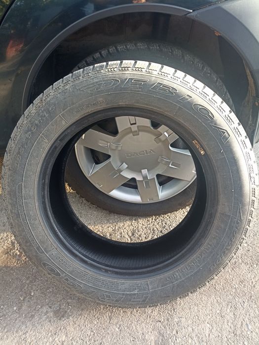 Vand 2 cauciucuri  Debica 185/65/R15 iarna
