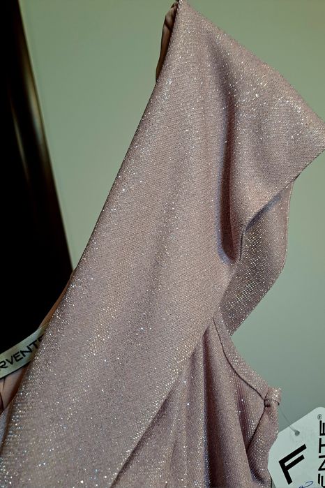 Vand rochie de evenimente deosebita