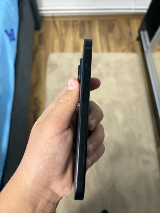 Iphone 15 aproape nou
