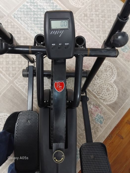 Bicicletă eliptică