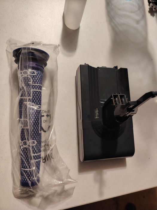 Батерия и префилтър за прахосмукачка Dyson v8 и аналози.