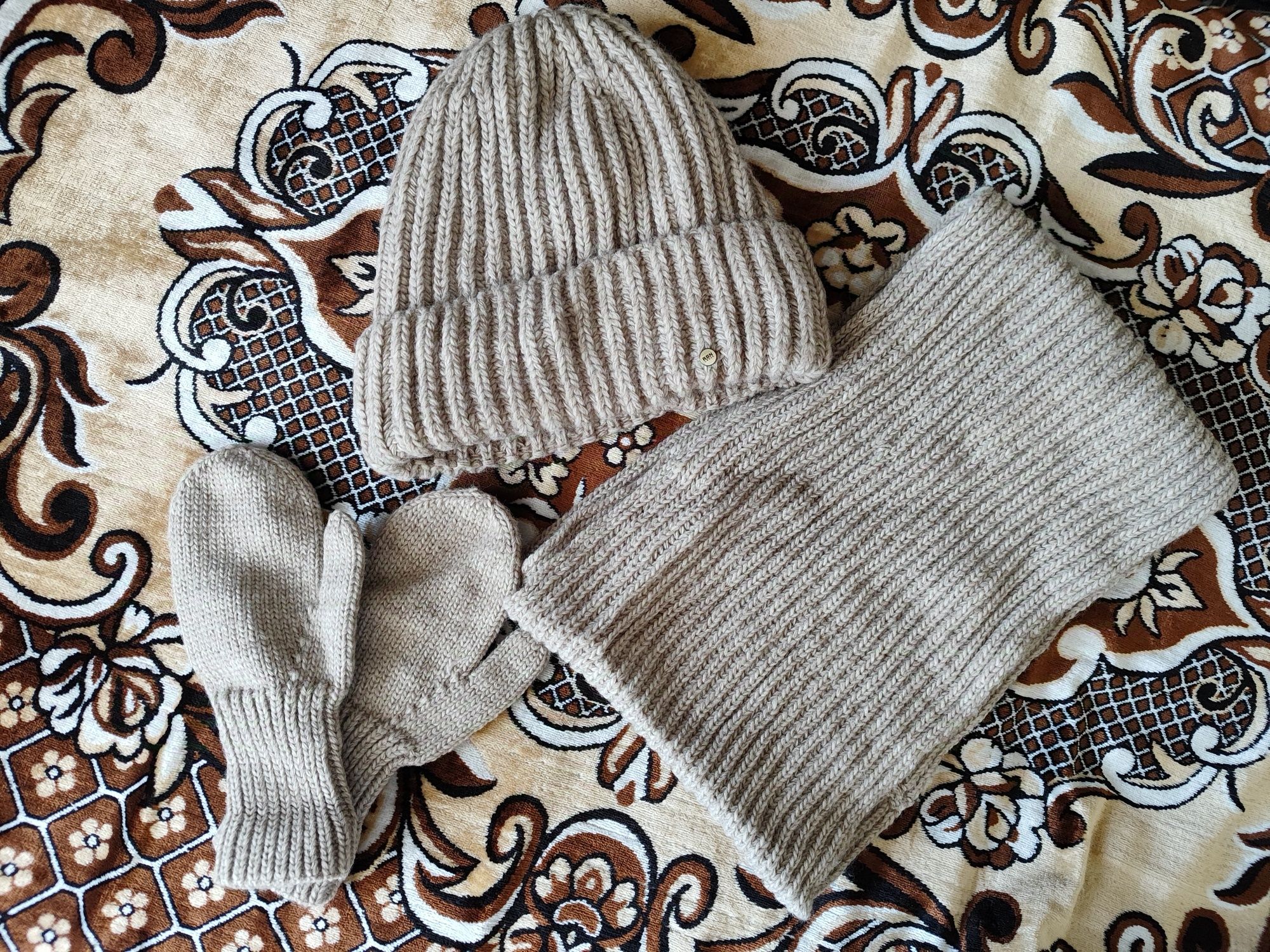 Продам комплект женский, шапка, снуд, варежки.