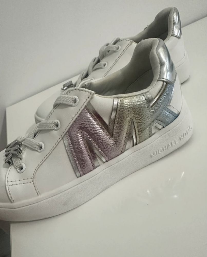 Tenesi Michael Kors fete