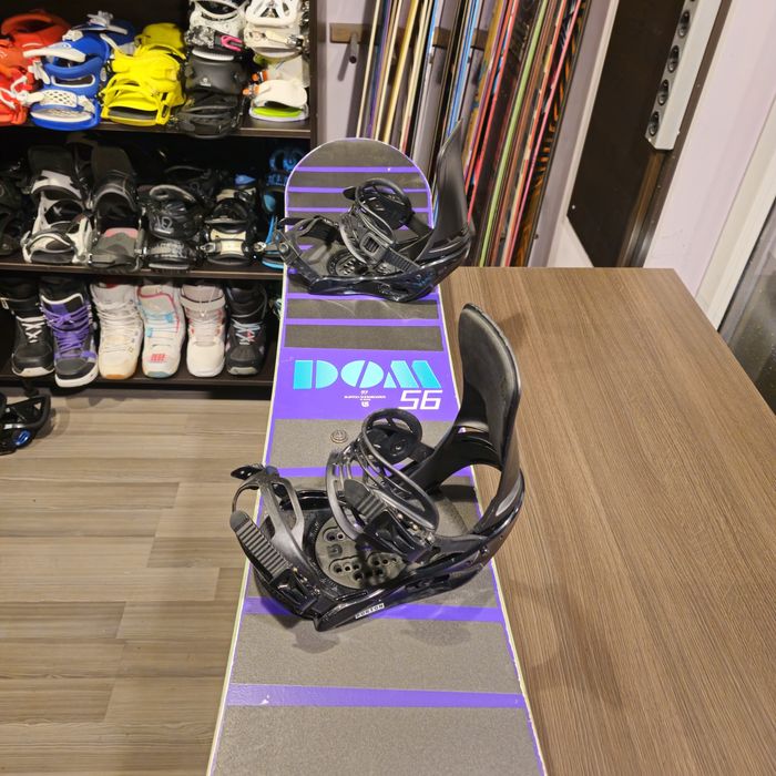 Placa snowboard Burton Dom 156 cu legaruri Burton Freestyle M