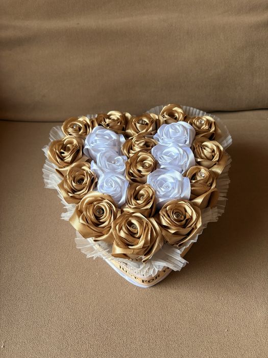 Букет сатенени рози