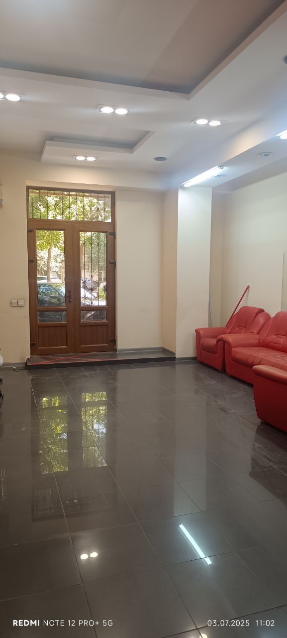 Чиланзар торг.центр офис -140м2.