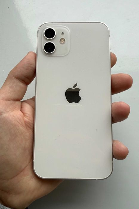 iPhone 12 128GB Бял - Отлично състояние, отключен, с кутия
