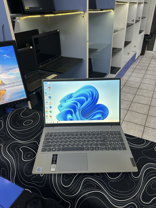 Lenovo Core i3-1005G1 ОЗУ-4ГБ ССД-256ГБ емкость 75% по корпусу есть де