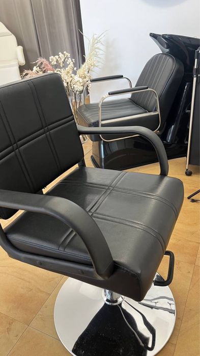 Фризьорски стол , много запазен и малко използван !