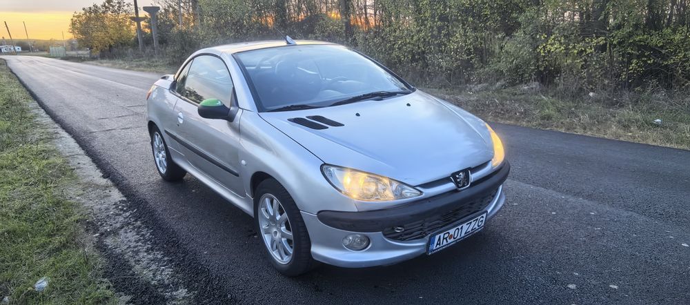 Vând autoturism marca Peugeot decapotabil 206 CC
