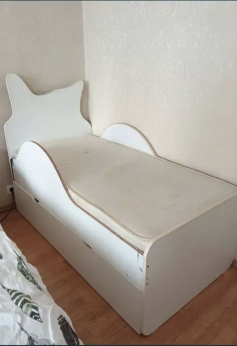 Детская кровать с выдвижным ящиком