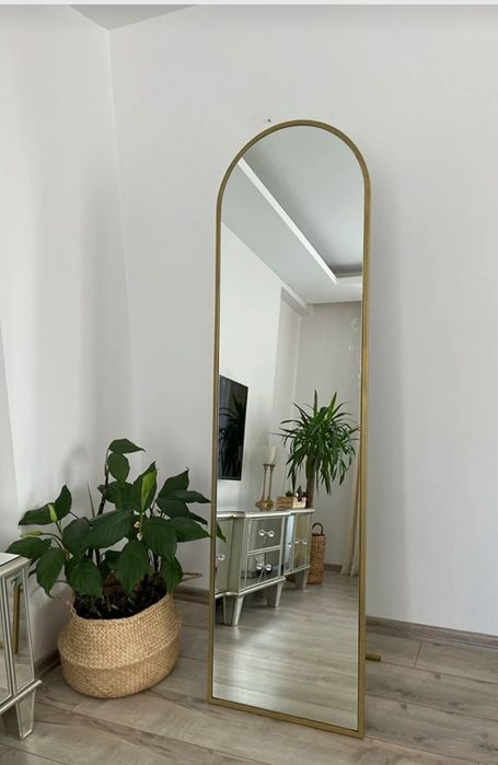 огледало със стойка