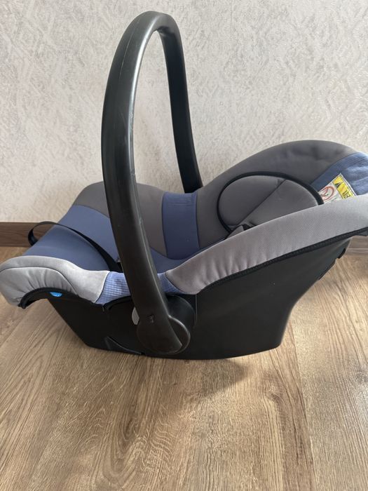 Автокресло детское очень удобное переностное есть чехол от солнце