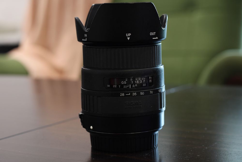 Продавам обектив sigma 28-105mm със сенник оригинален