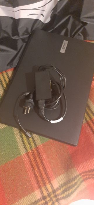 лаптоп acer със зарядно