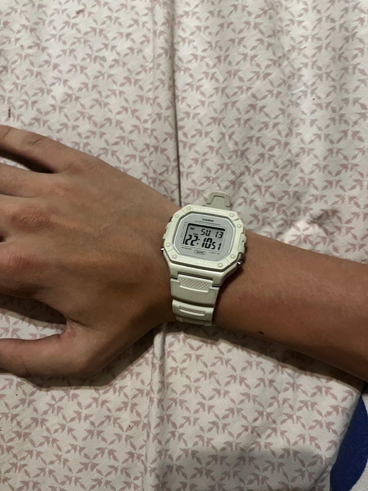часы casio white