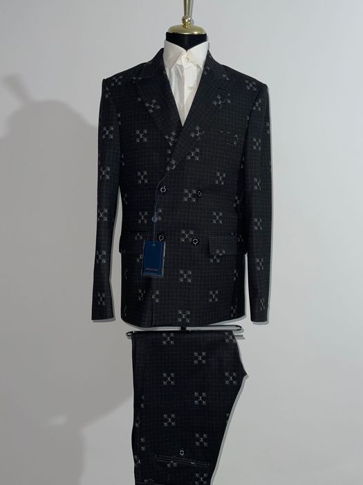 Costum elegant pentru barbati