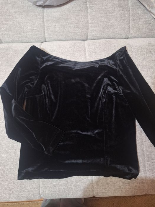 Кофта с открытыми плечами