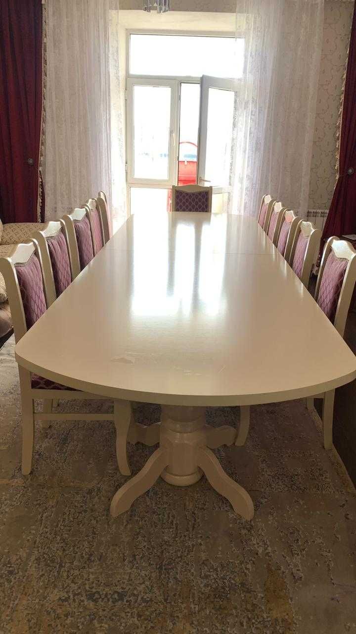 Продаю большой стол с 12 стульями