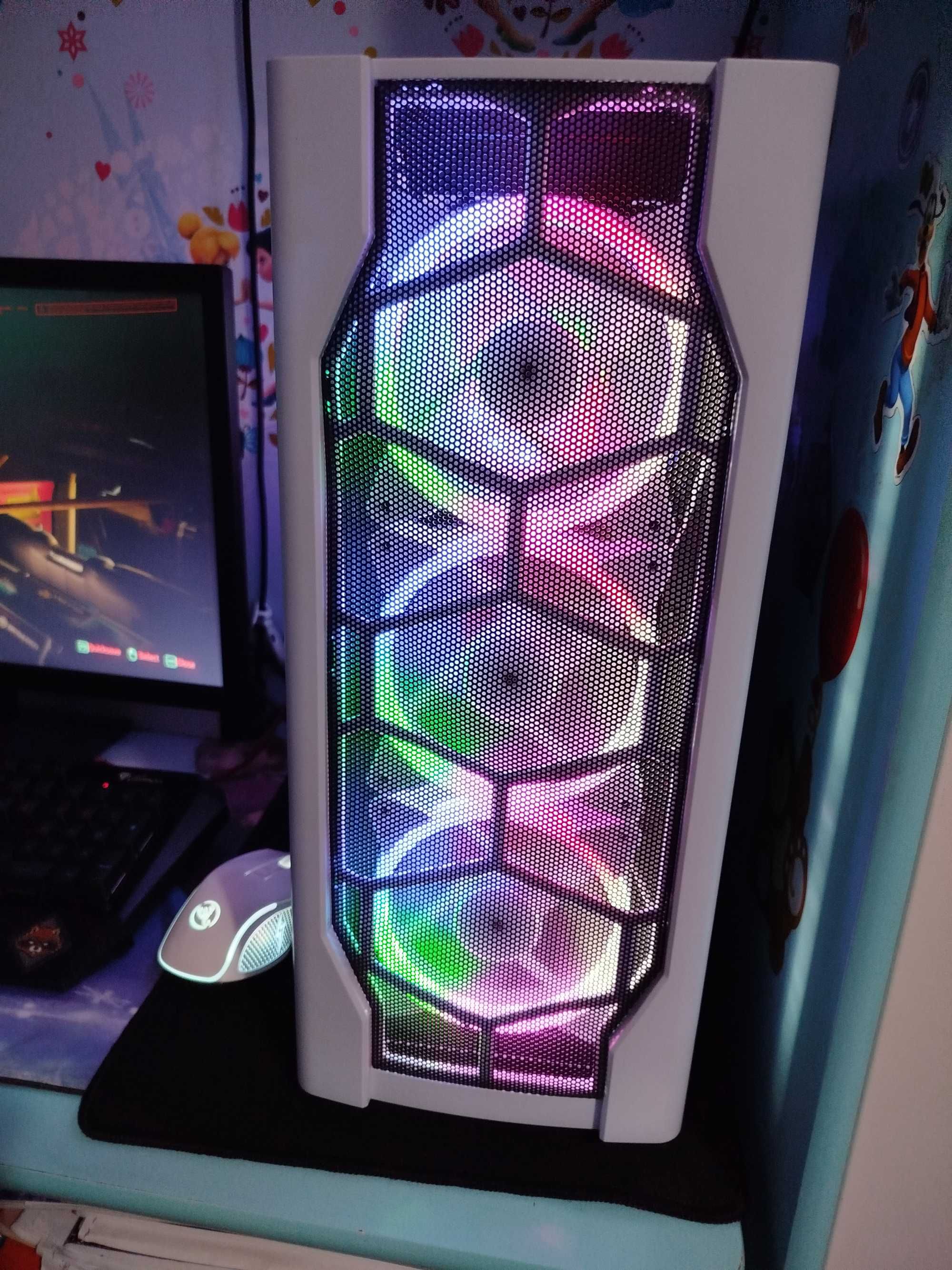 Геймърски Компютър 12/24 ядра/ 16GB DDR4/ Radeon RX 580 8GB