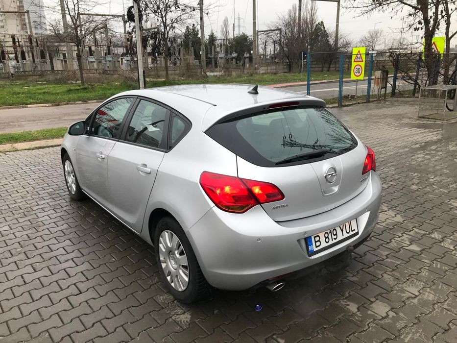 Proprietar  Opel Astra - 2011 - Automata - 1,4 benzina 140 cp - Euro 5