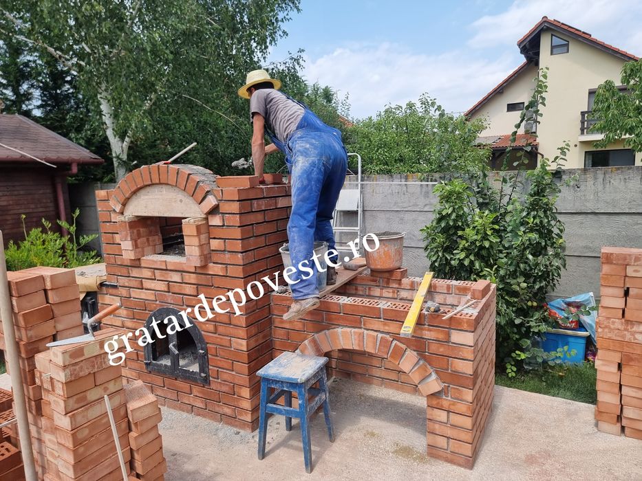 Gratar curte din caramida