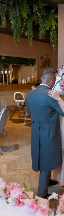 Costum cu sacou frac