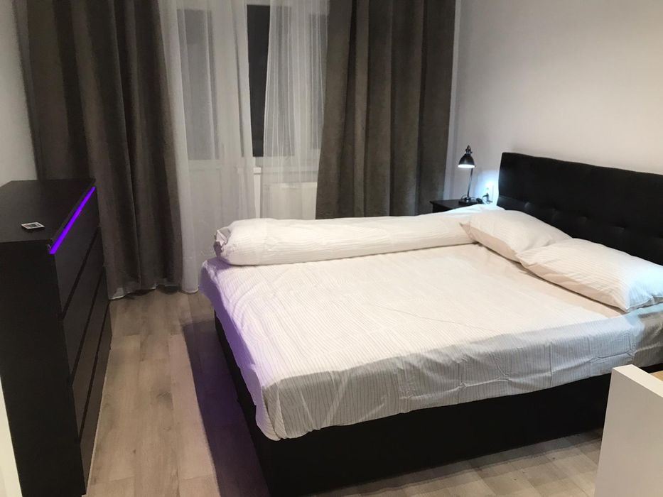 Închiriez apartament cu 3 camere in regim hotelier