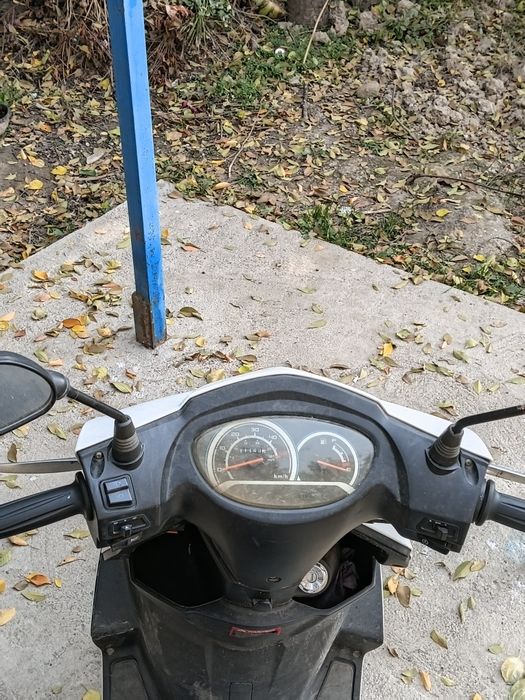 Продам скутер в отличном состоянии, ездила сестрёнка по городу.