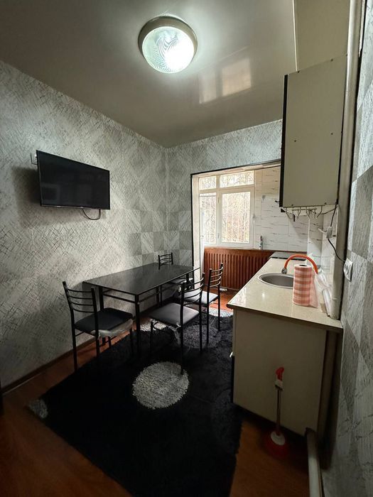 Kvartira sotiladi 3 xonali hamma jihozlari bilan2- etajda 70 kv.m