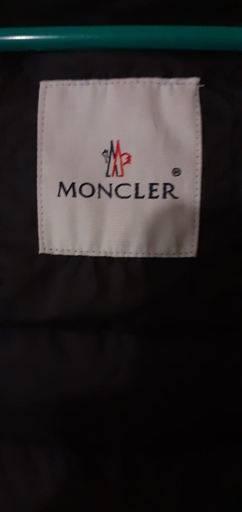 Black New Moncler Vaste