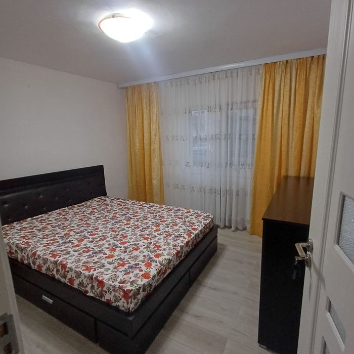 Ofer spre închiriere 1 cameră in apartament cu 3 camere.