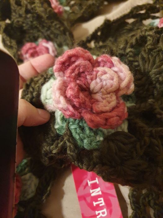 Зимен арт шал с рози