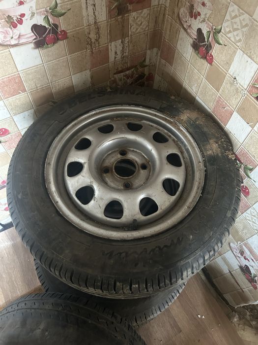 Шины  комплект размер 14 продам срочно